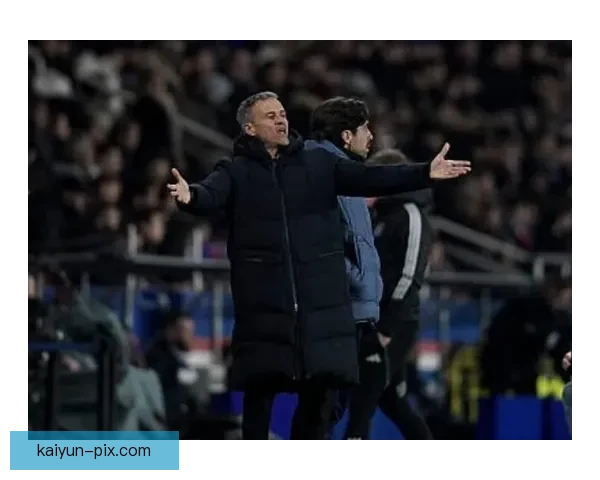 恩里克足球影响力持续显现，球队表现稳健备受关注