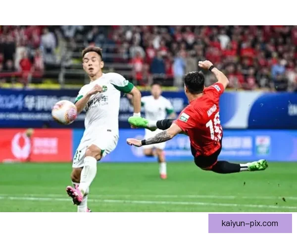 中超赛季视频分析：各球队表现稳健、精彩瞬间回顾